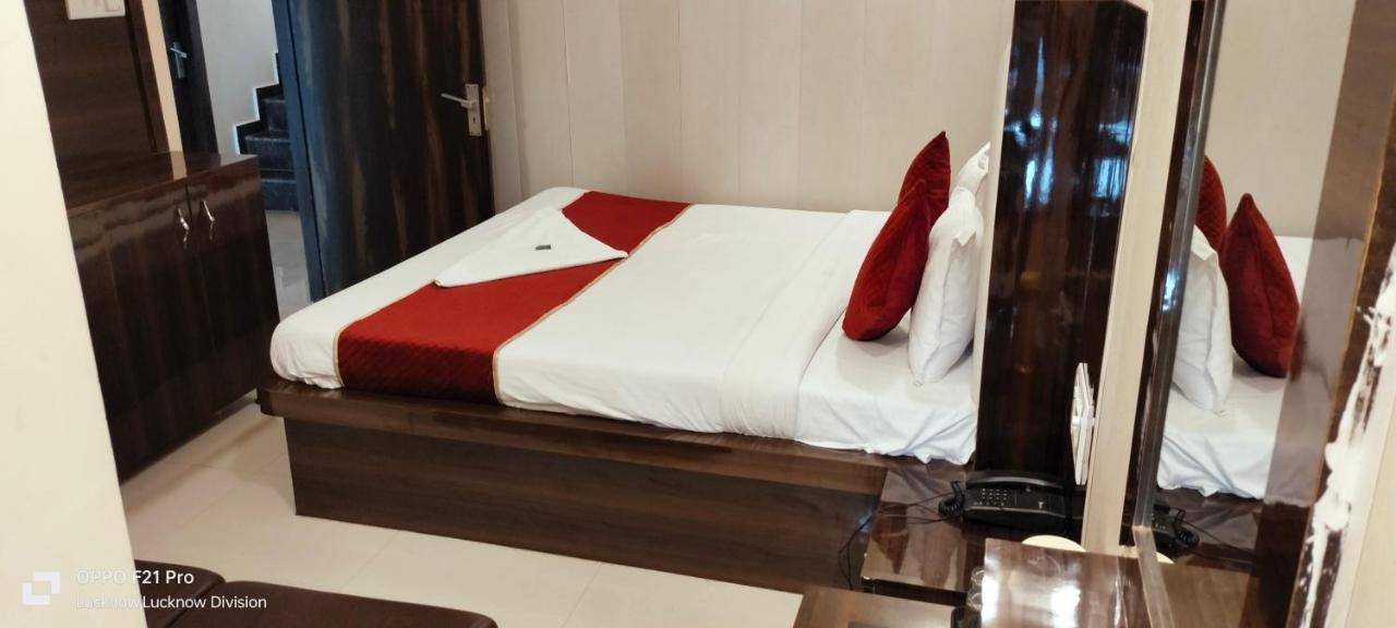 Hotel Kbs Lakhnaú Exteriér fotografie