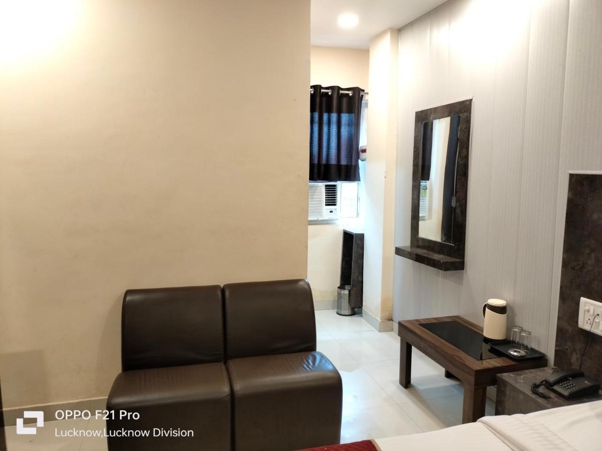 Hotel Kbs Lakhnaú Exteriér fotografie