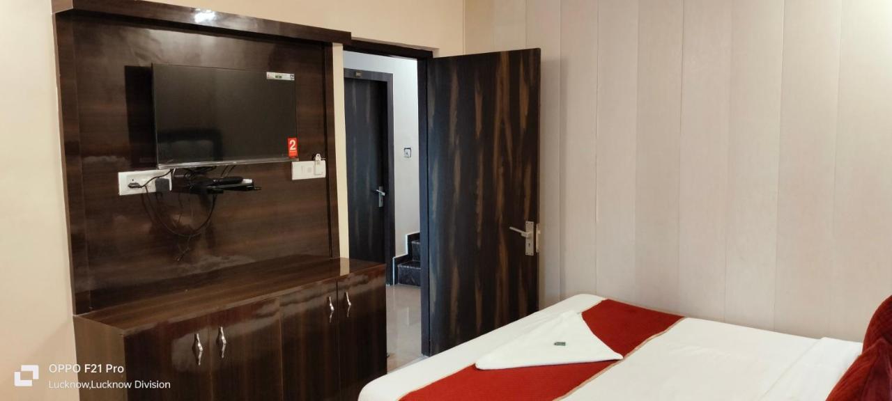 Hotel Kbs Lakhnaú Exteriér fotografie